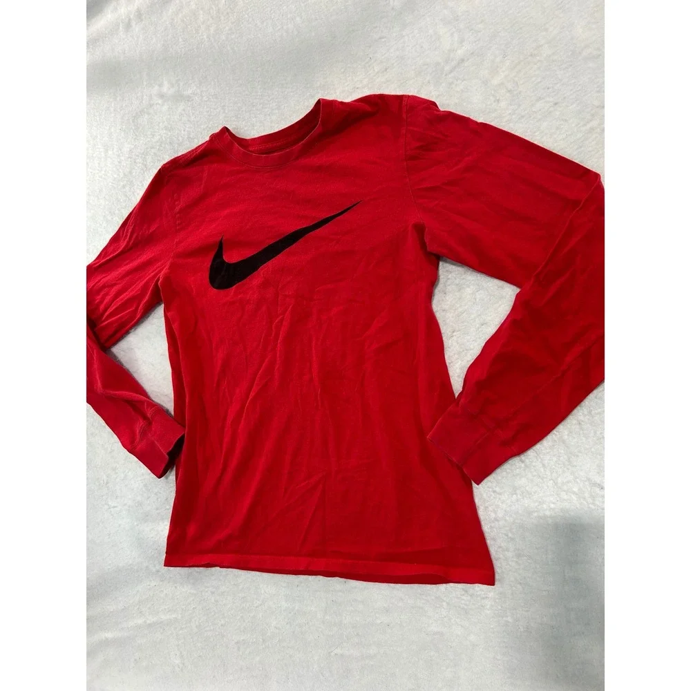 Nike Mens Long Sleeve Swoosh Graphic T-Shirt Red Athletic Cut Small